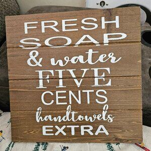 Country wood sign pallet style